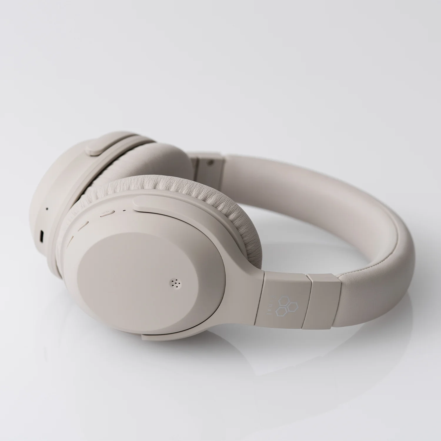 UX2000 - Image 4